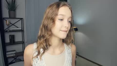 Snapshot of alicemelison chatting on 14, 12, 2025 Serena online show from 14, 12, 2025