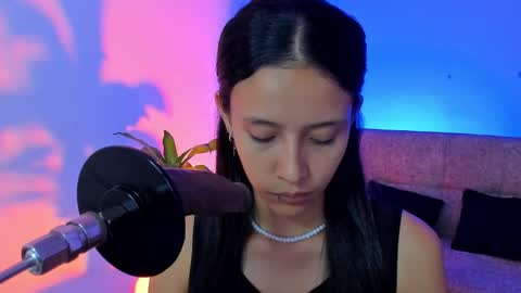 Alicee  online show from 13, 11, 2025