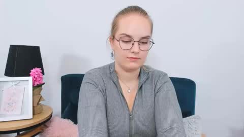 Snapshot of alicesensitive chatting on 15, 9, 2025 alicesensitive online show from 15, 9, 2025