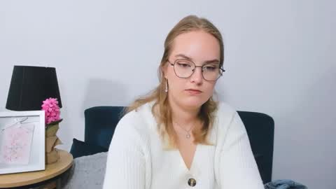 Snapshot of alicesensitive chatting on 16, 9, 2025 alicesensitive online show from 16, 9, 2025