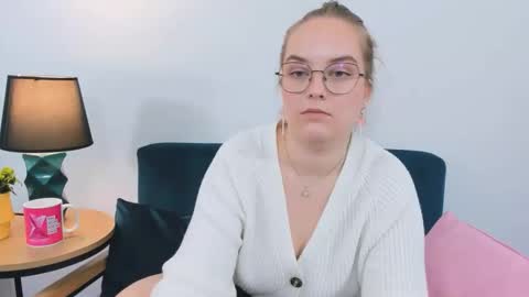 Snapshot of alicesensitive chatting on 18, 9, 2025 alicesensitive online show from 18, 9, 2025