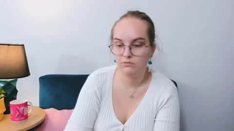 Snapshot of alicesensitive chatting on 19, 9, 2025 alicesensitive online show from 19, 9, 2025