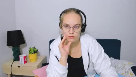 Snapshot of alicesensitive chatting on 5, 10, 2025 alicesensitive online show from 5, 10, 2025