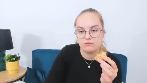 Snapshot of alicesensitive chatting on 6, 10, 2025 alicesensitive online show from 6, 10, 2025