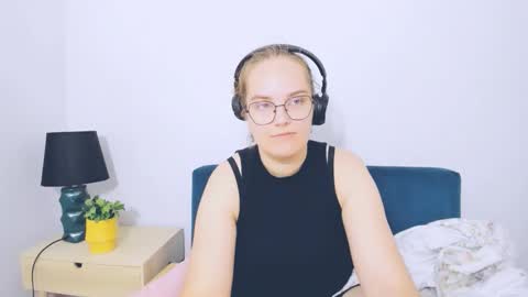 Snapshot of alicesensitive chatting on 11, 10, 2025 alicesensitive online show from 11, 10, 2025