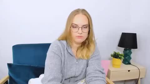 Snapshot of alicesensitive chatting on 17, 10, 2025 alicesensitive online show from 17, 10, 2025