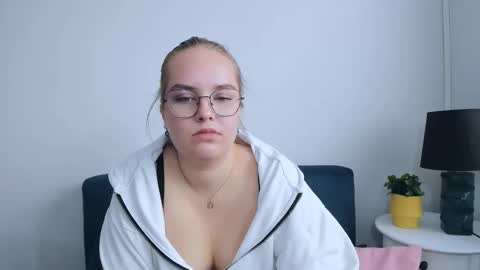 Snapshot of alicesensitive chatting on 25, 10, 2025 alicesensitive online show from 25, 10, 2025