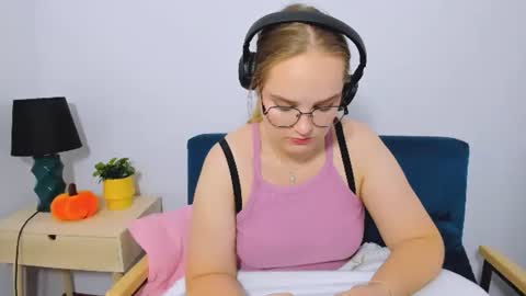 Snapshot of alicesensitive chatting on 4, 11, 2025 alicesensitive online show from 4, 11, 2025