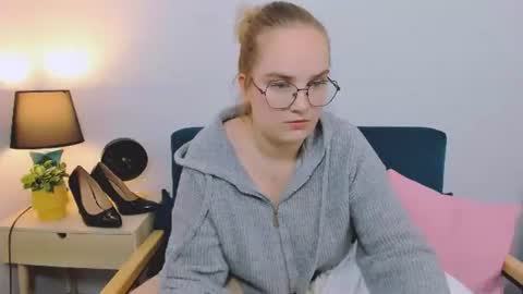 Snapshot of alicesensitive chatting on 17, 11, 2025 alicesensitive online show from 17, 11, 2025