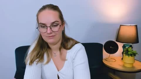 Snapshot of alicesensitive chatting on 18, 11, 2025 alicesensitive online show from 18, 11, 2025