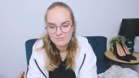 Snapshot of alicesensitive chatting on 25, 11, 2025 alicesensitive online show from 25, 11, 2025