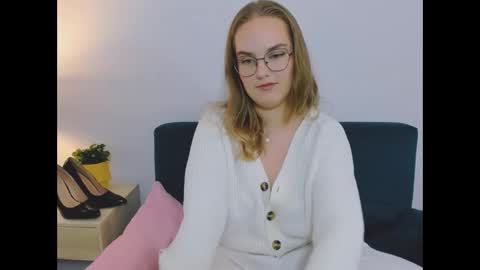 Snapshot of alicesensitive chatting on 2, 12, 2025 alicesensitive online show from 2, 12, 2025