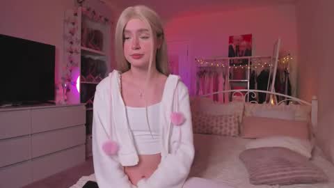 Snapshot of alicexbae chatting on 15, 9, 2025 from wonderland online show from 15, 9, 2025