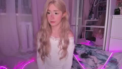 Snapshot of alicexbae chatting on 7, 11, 2025 from wonderland online show from 7, 11, 2025