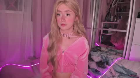 Snapshot of alicexbae chatting on 13, 11, 2025 from wonderland online show from 13, 11, 2025