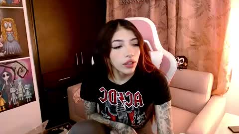 Snapshot of alicia_key_ chatting on 10, 3, 2025 ALICIA online show from 10, 3, 2025