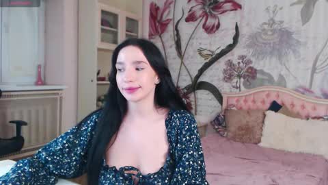 Snapshot of aliciabow chatting on 25, 10, 2025 Veronica online show from 25, 10, 2025