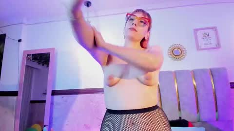 Snapshot of aliciawithe chatting on 14, 11, 2025 Alicia online show from 14, 11, 2025