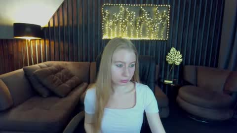 Snapshot of alina__blonde chatting on 9, 6, 2026 Alina online show from 9, 6, 2026