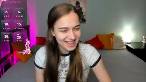 Snapshot of alisa__kelly chatting on 18, 10, 2025 alisa__kelly online show from 18, 10, 2025