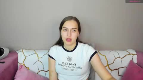 Snapshot of alisa__kelly chatting on 20, 10, 2025 alisa__kelly online show from 20, 10, 2025