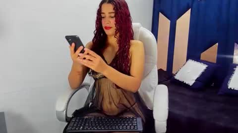 alishaevans_rs online show from 20, 9, 2025