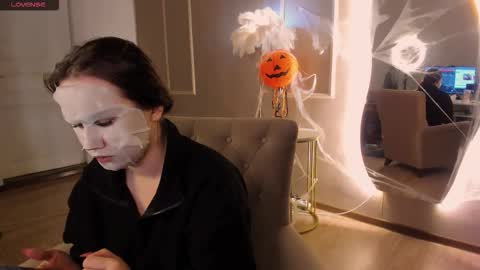 Alisia online show from 15, 10, 2025