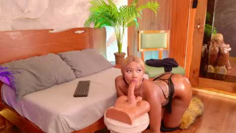 Snapshot of alisoon_moon chatting on 14, 7, 2026 Alison Moon online show from 14, 7, 2026