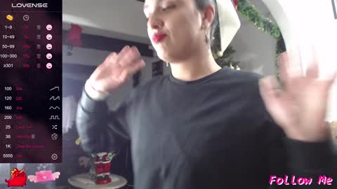 Snapshot of alix_beltran chatting on 3, 1, 2025 Alix online show from 3, 1, 2025