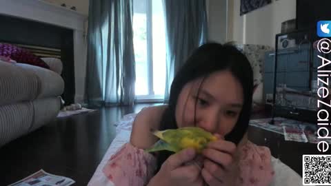 Alize Zaide online show from 13, 10, 2025