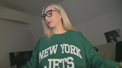 A day u didnt smile is a lost day online show from 7, 2, 2025