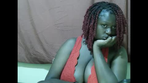 Snapshot of allie_quin chatting on 28, 9, 2025 Allie online show from 28, 9, 2025