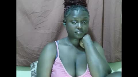 Snapshot of allie_quin chatting on 23, 10, 2025 Allie online show from 23, 10, 2025