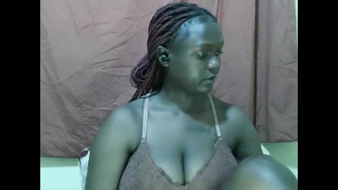 Snapshot of allie_quin chatting on 27, 10, 2025 Allie online show from 27, 10, 2025