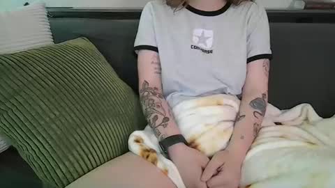 Snapshot of alliebearx chatting on 4, 5, 2026 alliebearx online show from 4, 5, 2026