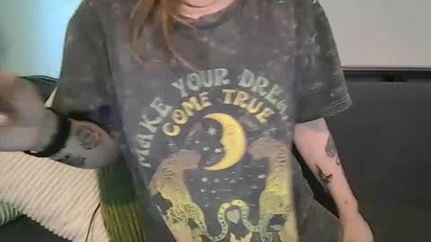 Snapshot of alliebearx chatting on 7, 5, 2026 alliebearx online show from 7, 5, 2026