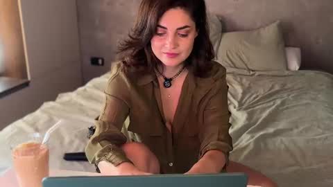 Snapshot of alliesynns chatting on 3, 7, 2026 Allie online show from 3, 7, 2026