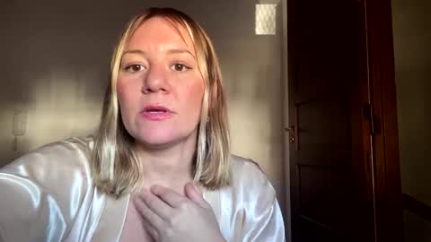 Snapshot of allisonlove2 chatting on 12, 5, 2026 allisonlove2 online show from 12, 5, 2026