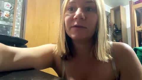 Snapshot of allisonlove2 chatting on 21, 5, 2026 allisonlove2 online show from 21, 5, 2026