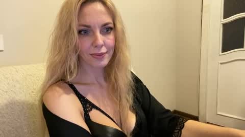 Snapshot of allmaybe chatting on 27, 5, 2026 Nika online show from 27, 5, 2026
