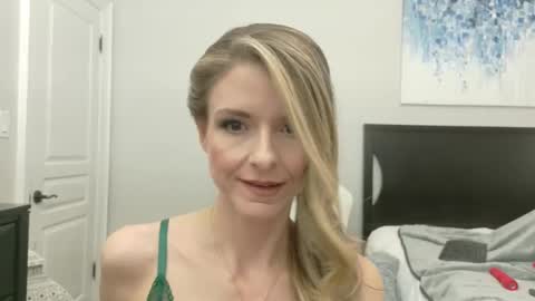 Snapshot of alluring_aurora_amor chatting on 4, 3, 2025 Aurora online show from 4, 3, 2025