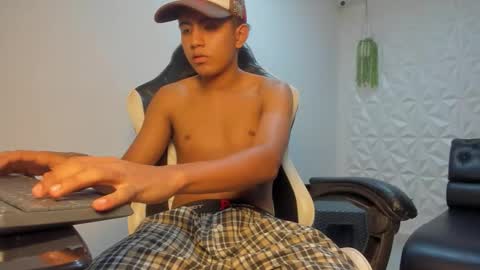 alluringangel01 online show from 13, 1, 2026