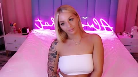 Snapshot of allwayshottt chatting on 5, 12, 2024 AlwaysHot online show from 5, 12, 2024