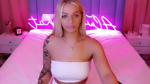 Snapshot of allwayshottt chatting on 21, 12, 2024 AlwaysHot online show from 21, 12, 2024