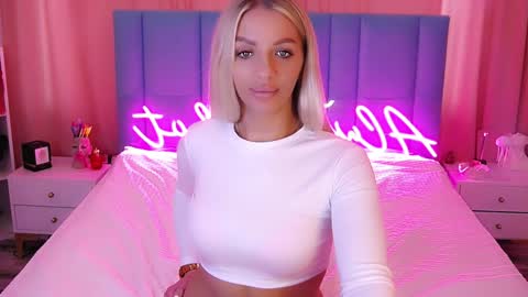 Snapshot of allwayshottt chatting on 8, 1, 2025 AlwaysHot online show from 8, 1, 2025