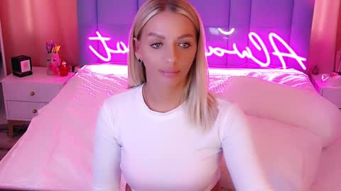 Snapshot of allwayshottt chatting on 8, 1, 2025 AlwaysHot online show from 8, 1, 2025