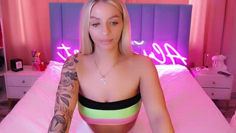 Snapshot of allwayshottt chatting on 10, 1, 2025 AlwaysHot online show from 10, 1, 2025