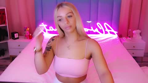 Snapshot of allwayshottt chatting on 12, 1, 2025 AlwaysHot online show from 12, 1, 2025