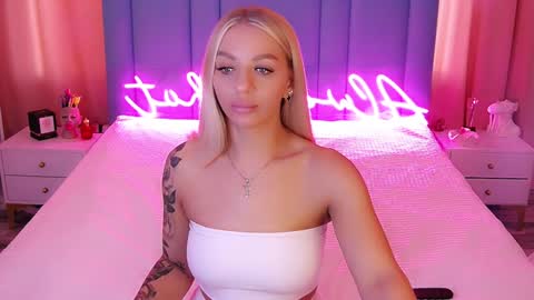 Snapshot of allwayshottt chatting on 2, 2, 2025 AlwaysHot online show from 2, 2, 2025