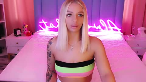 Snapshot of allwayshottt chatting on 9, 2, 2025 AlwaysHot online show from 9, 2, 2025